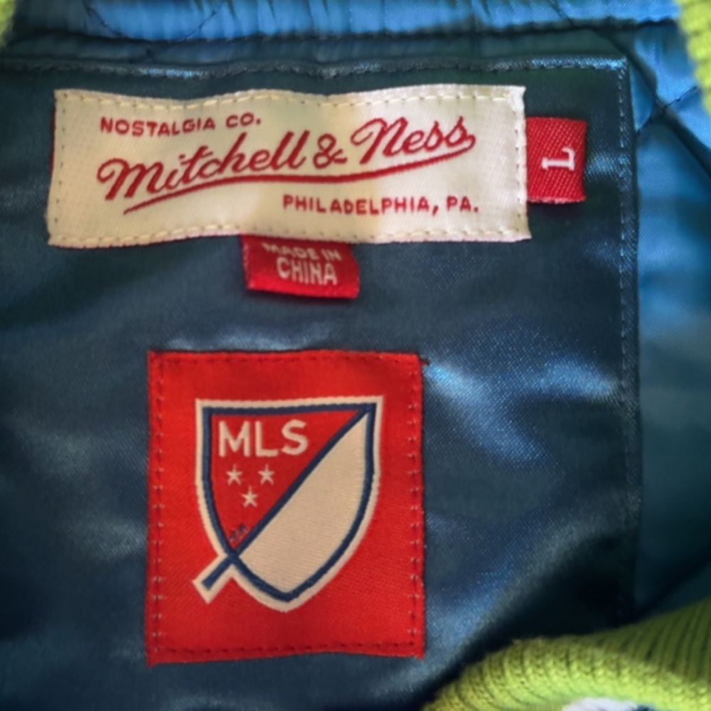 Seattle Sounders jacket - Picture 3 of 4